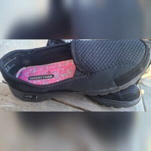 Women's Skechers Size 7 Memory Foam